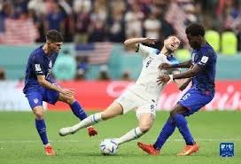 文班亚马这传球绝了！卡斯尔空切跟进，起飞扣篮直接点燃