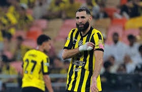 赌场里的“光影魔术”：为什么暖色调灯光能让你更愿意长时间停留？（赌场的暖色灯光为何让人不知不觉久留？）